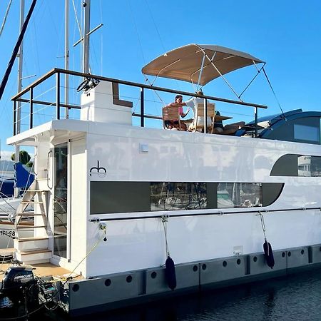 Casa Flotante En El Puerto De Vigo - Different Charter 호텔 외부 사진