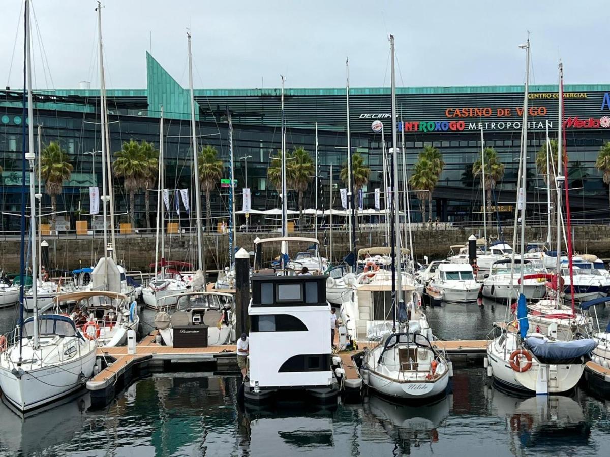 Casa Flotante En El Puerto De Vigo - Different Charter 호텔 외부 사진