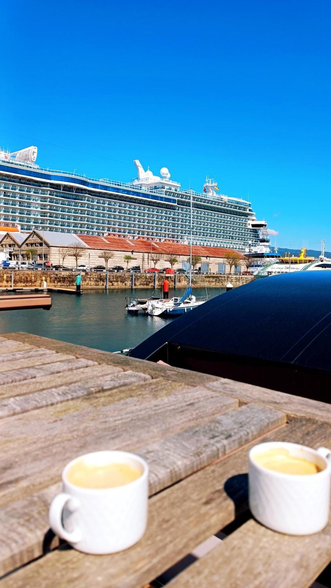Casa Flotante En El Puerto De Vigo - Different Charter 호텔 외부 사진