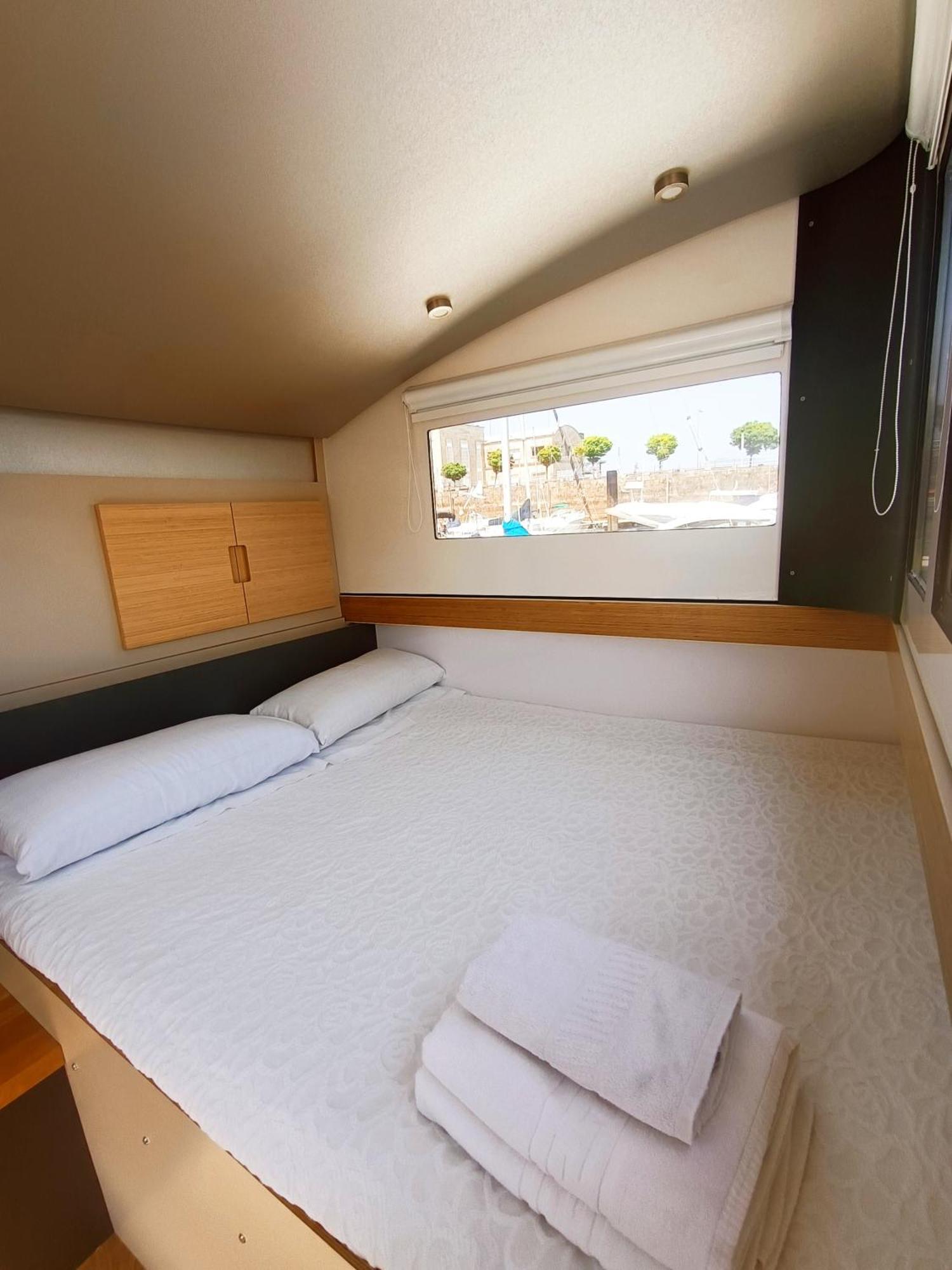 Casa Flotante En El Puerto De Vigo - Different Charter 호텔 외부 사진
