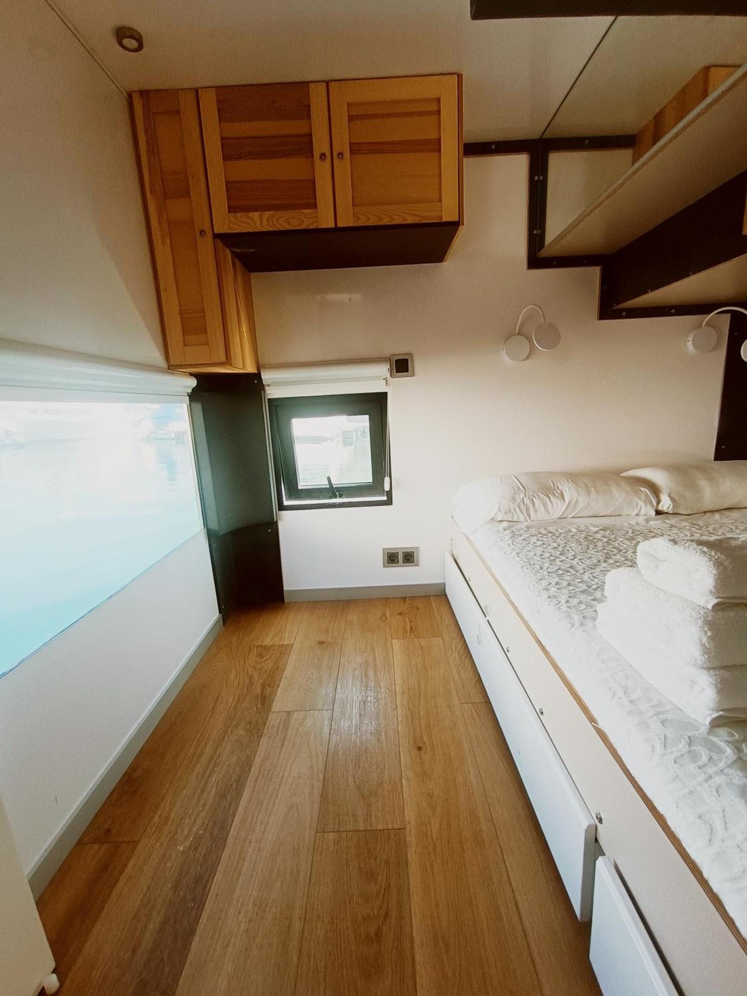 Casa Flotante En El Puerto De Vigo - Different Charter 호텔 외부 사진