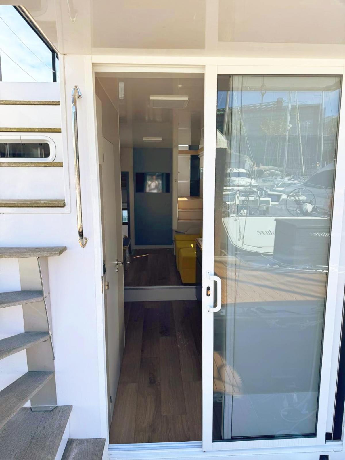 Casa Flotante En El Puerto De Vigo - Different Charter 호텔 외부 사진