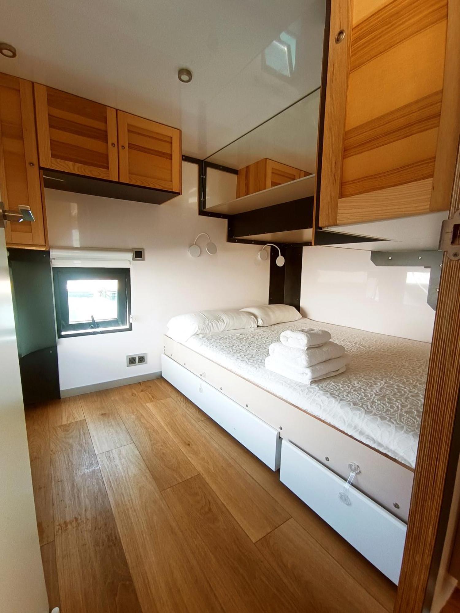 Casa Flotante En El Puerto De Vigo - Different Charter 호텔 외부 사진